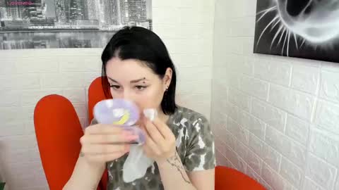 Snapshot of adell_berry chatting on February 21, 2025, 8:18 am Adel online show from February 21, 2025, 8:18 am