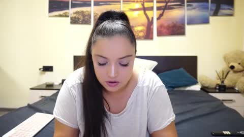 Adellineee online show from November 3, 2025, 9:48 pm