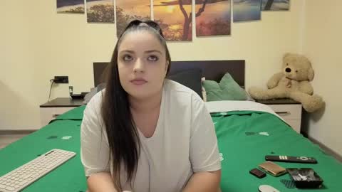 Adellineee online show from April 1, 2026, 9:12 pm