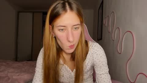 Snapshot of adellqueen chatting on June 8, 2026, 9:37 pm Adell online show from June 8, 2026, 9:37 pm