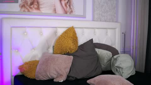 Adelyn online show from December 7, 2024, 12:56 pm