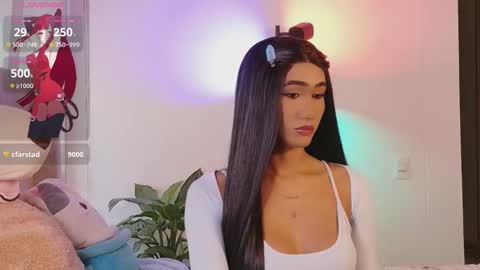 Isabellafirst online show from November 15, 2025, 2:24 pm