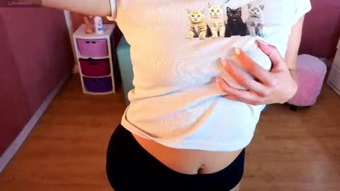 Snapshot of adharawo chatting on December 4, 2025, 2:04 pm Adhara online show from December 4, 2025, 2:04 pm