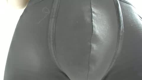 Snapshot of adi2019 chatting on December 2, 2024, 12:40 pm adi2019 online show from December 2, 2024, 12:40 pm