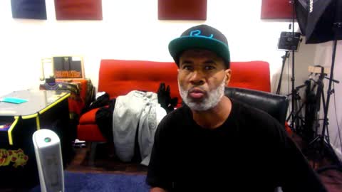 adick_ting online show from November 17, 2025, 2:56 pm