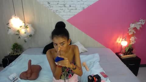 adisson_petite1 online show from November 29, 2025, 6:55 pm
