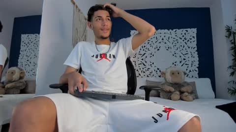 Snapshot of adonis_wb chatting on November 5, 2025, 8:42 pm adonis_wb online show from November 5, 2025, 8:42 pm