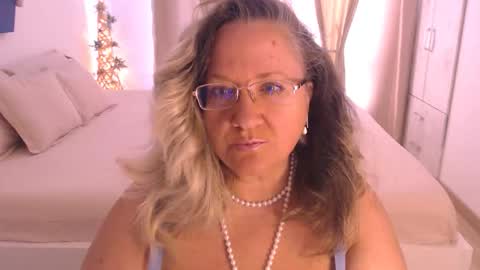 Cryna online show from September 14, 2025, 1:10 pm