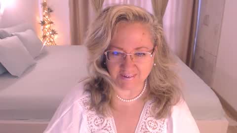 Cryna online show from October 19, 2025, 10:05 am