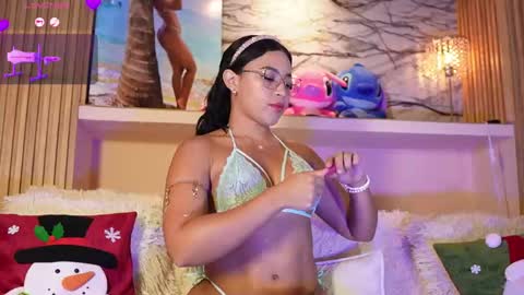 Adri crof online show from December 17, 2025, 4:29 am