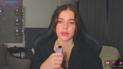 Adriana online show from October 8, 2025, 9:23 pm