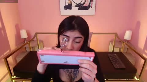 Adri  online show from September 12, 2025, 4:12 am