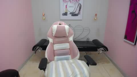 Snapshot of adri_gomez_1 chatting on May 12, 2026, 12:13 pm Adri online show from May 12, 2026, 12:13 pm