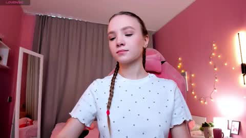 Snapshot of adria_arjona chatting on November 30, 2025, 7:34 am Eva online show from November 30, 2025, 7:34 am