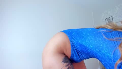 Adriana online show from October 23, 2025, 12:26 pm