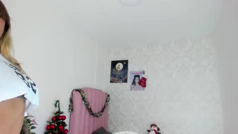 Adriana online show from December 21, 2025, 1:07 pm