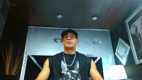 Snapshot of adrian_rae chatting on December 14, 2024, 11:50 am online show from December 14, 2024, 11:50 am