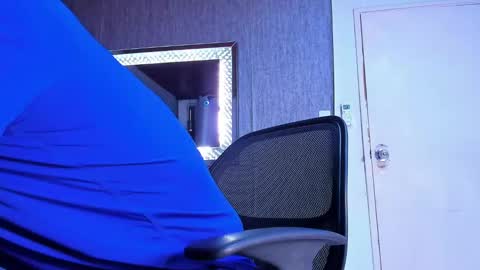 Snapshot of adrian_rae chatting on January 27, 2025, 11:43 am online show from January 27, 2025, 11:43 am