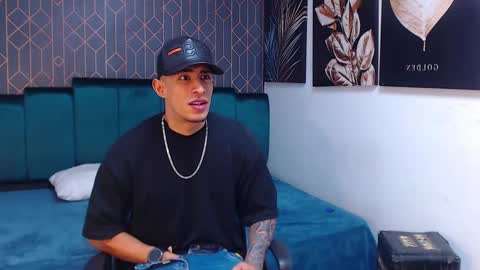 Snapshot of adrian_rae chatting on March 7, 2025, 11:40 am online show from March 7, 2025, 11:40 am