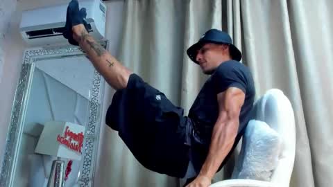 Snapshot of adrian_rae chatting on December 5, 2025, 6:15 pm online show from December 5, 2025, 6:15 pm