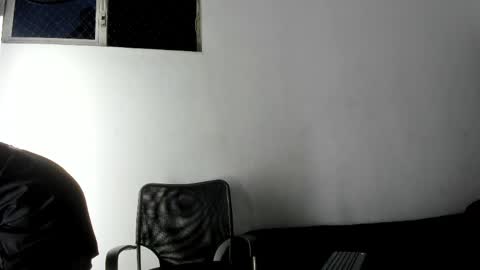 Snapshot of adrian_wolff chatting on June 7, 2026, 3:54 am Adrian W online show from June 7, 2026, 3:54 am