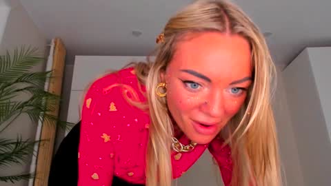 Adriana online show from January 17, 2025, 7:49 pm