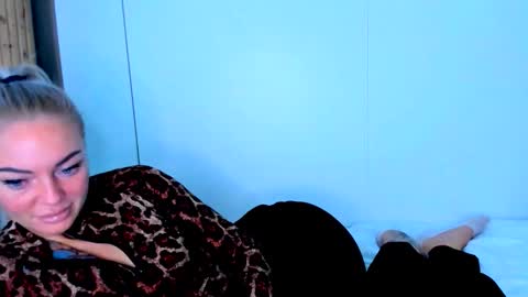 Adriana online show from September 26, 2025, 6:17 am