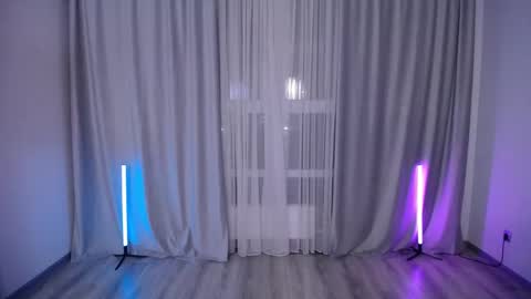 Adriana online show from December 1, 2025, 3:28 pm