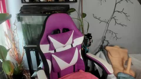 Adriana Paredes  online show from September 27, 2025, 12:10 pm