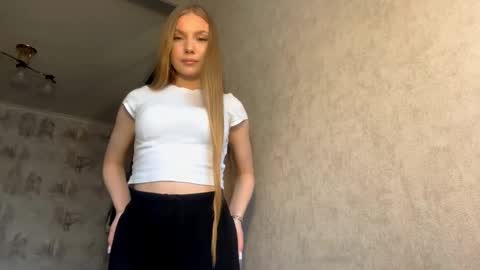 Caroline online show from March 26, 2026, 1:38 pm