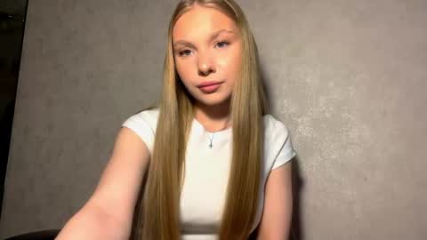 Caroline online show from April 12, 2026, 3:28 pm