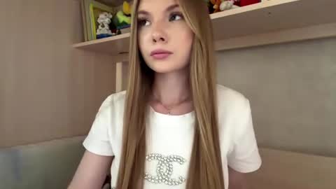 Snapshot of adriannemuldowney chatting on July 3, 2026, 3:18 pm Caroline online show from July 3, 2026, 3:18 pm