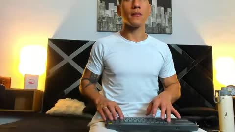 Snapshot of adriano_bigcock chatting on April 25, 2026, 3:31 am Adrian online show from April 25, 2026, 3:31 am