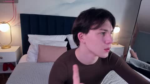 adrianoaubert online show from March 10, 2025, 3:12 am