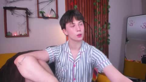 adrianoaubert online show from October 31, 2025, 3:29 am