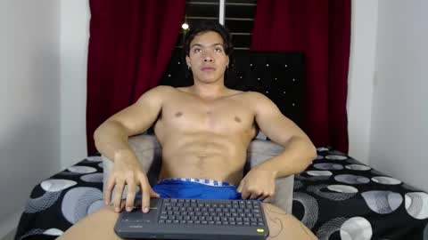 adriel_escalante online show from January 16, 2026, 4:16 am