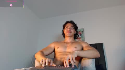 adriel_escalante online show from February 6, 2026, 3:22 am