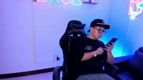 adrien_silex online show from April 16, 2026, 3:13 pm