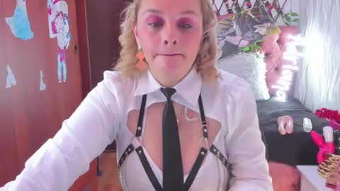 adriiana_fox_ online show from January 28, 2025, 5:56 pm
