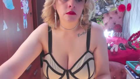 adriiana_fox_ online show from February 25, 2025, 10:07 pm