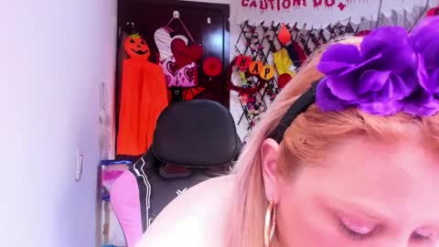adriiana_fox_ online show from October 16, 2025, 1:34 pm