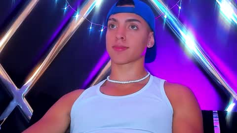 Snapshot of adriianlopez chatting on December 14, 2024, 9:45 pm Adrian Lopez online show from December 14, 2024, 9:45 pm