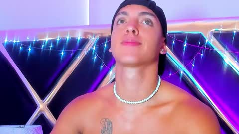 Snapshot of adriianlopez chatting on December 16, 2024, 2:49 pm Adrian Lopez online show from December 16, 2024, 2:49 pm