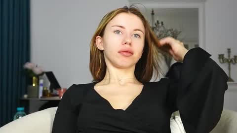 Aelia online show from October 2, 2025, 4:19 am