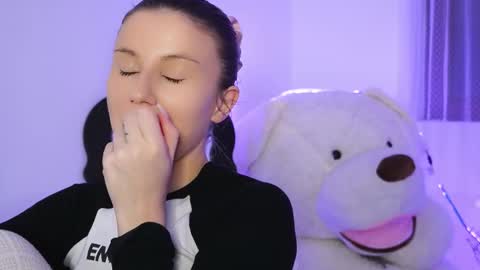 Aelia online show from February 25, 2026, 6:17 pm