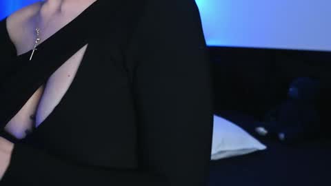 Aelia online show from April 6, 2026, 5:25 pm