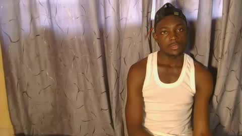 Snapshot of african_hotchocolate chatting on December 14, 2025, 6:30 am sexiest online show from December 14, 2025, 6:30 am