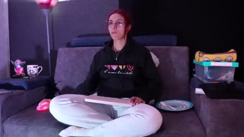 Agata Collinss online show from September 26, 2025, 6:06 am