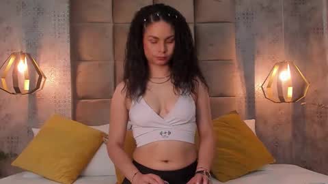 AgathaMendoza online show from October 16, 2025, 6:42 pm