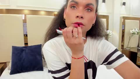 Agatha Mendoza  online show from November 12, 2025, 11:47 pm